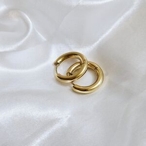 Chunky Huggie Earring